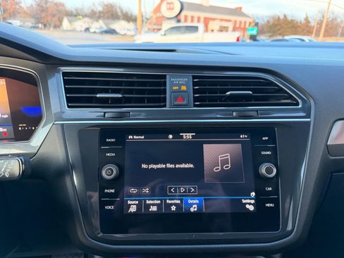 Used 2022 Volkswagen Tiguan SE image 19