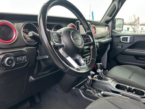 Used 2020 Jeep Wrangler Unlimited Sahara image 25