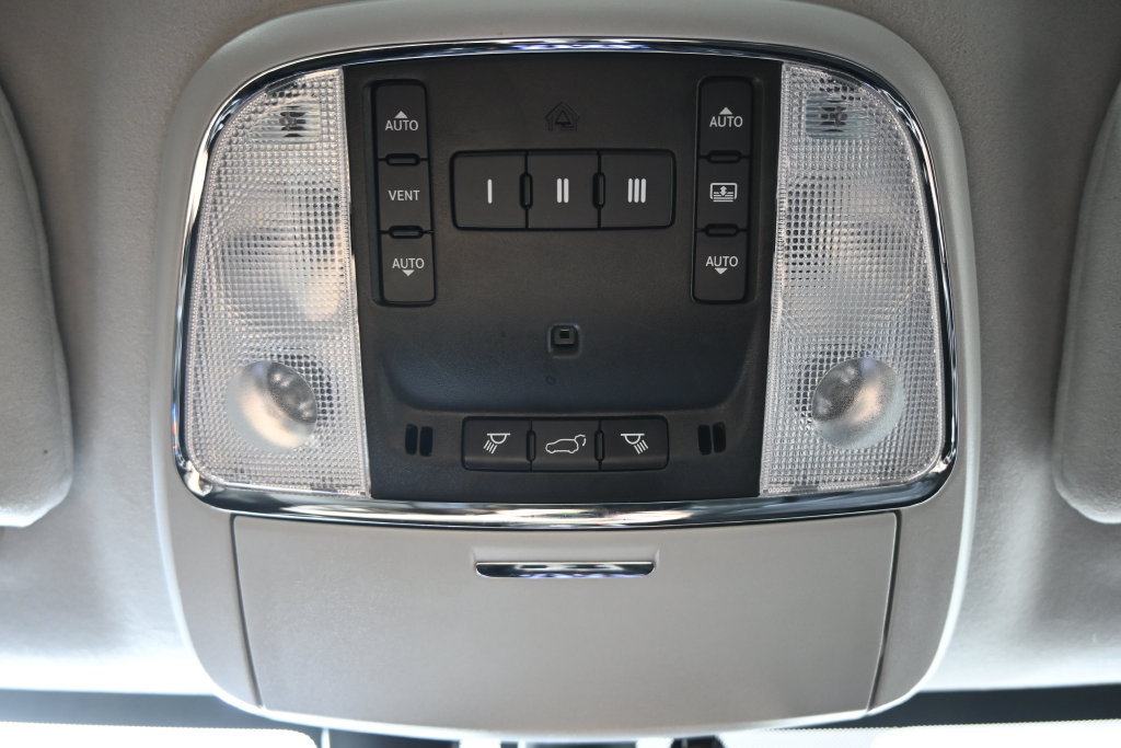 Used 2021 Jeep Grand Cherokee Summit AWD/4WD image 31