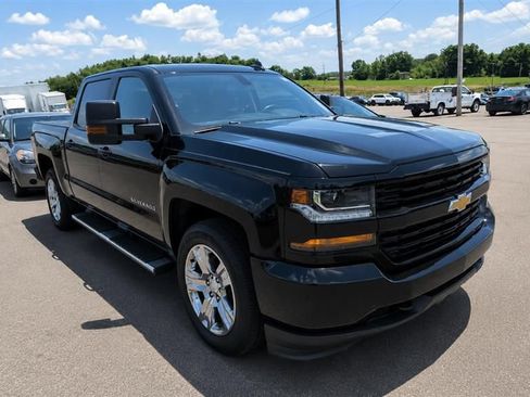 Used 2018 Chevrolet Silverado 1500 Custom w/ Custom Value Package AWD/4WD image 1