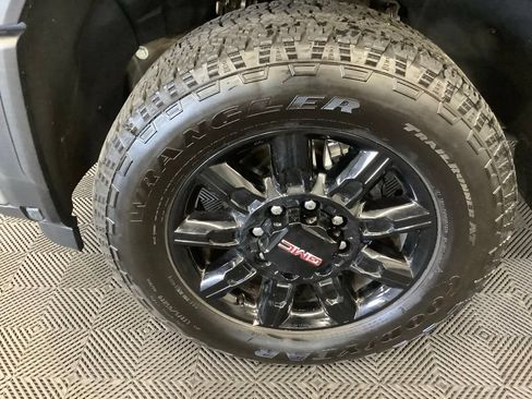 Used 2026 GMC Sierra 2500 AT4 AWD/4WD image 3