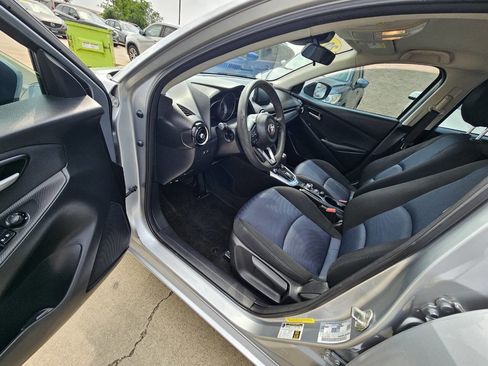 Used 2019 Toyota Yaris LE FWD image 8
