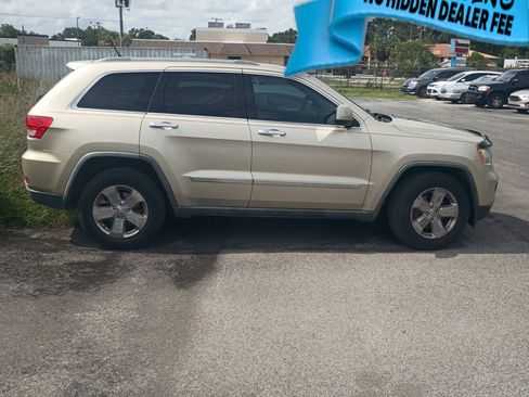 Used 2011 Jeep Grand Cherokee Laredo RWD image 4