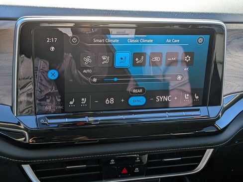 Used 2025 Volkswagen Atlas SE image 24