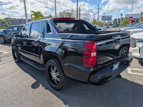 Used 2013 Chevrolet Avalanche LT image 8