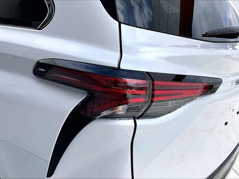 New 2026 Toyota Sienna Platinum image 20