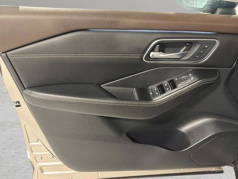 Used 2022 Nissan Rogue Platinum w/ Head-Up Display Package image 9