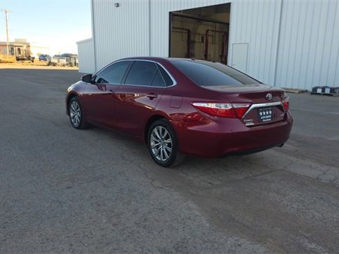 Used 2017 Toyota Camry XLE w/ Moonroof Package image 8