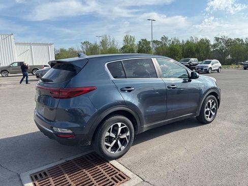 Used 2022 Kia Sportage LX image 8