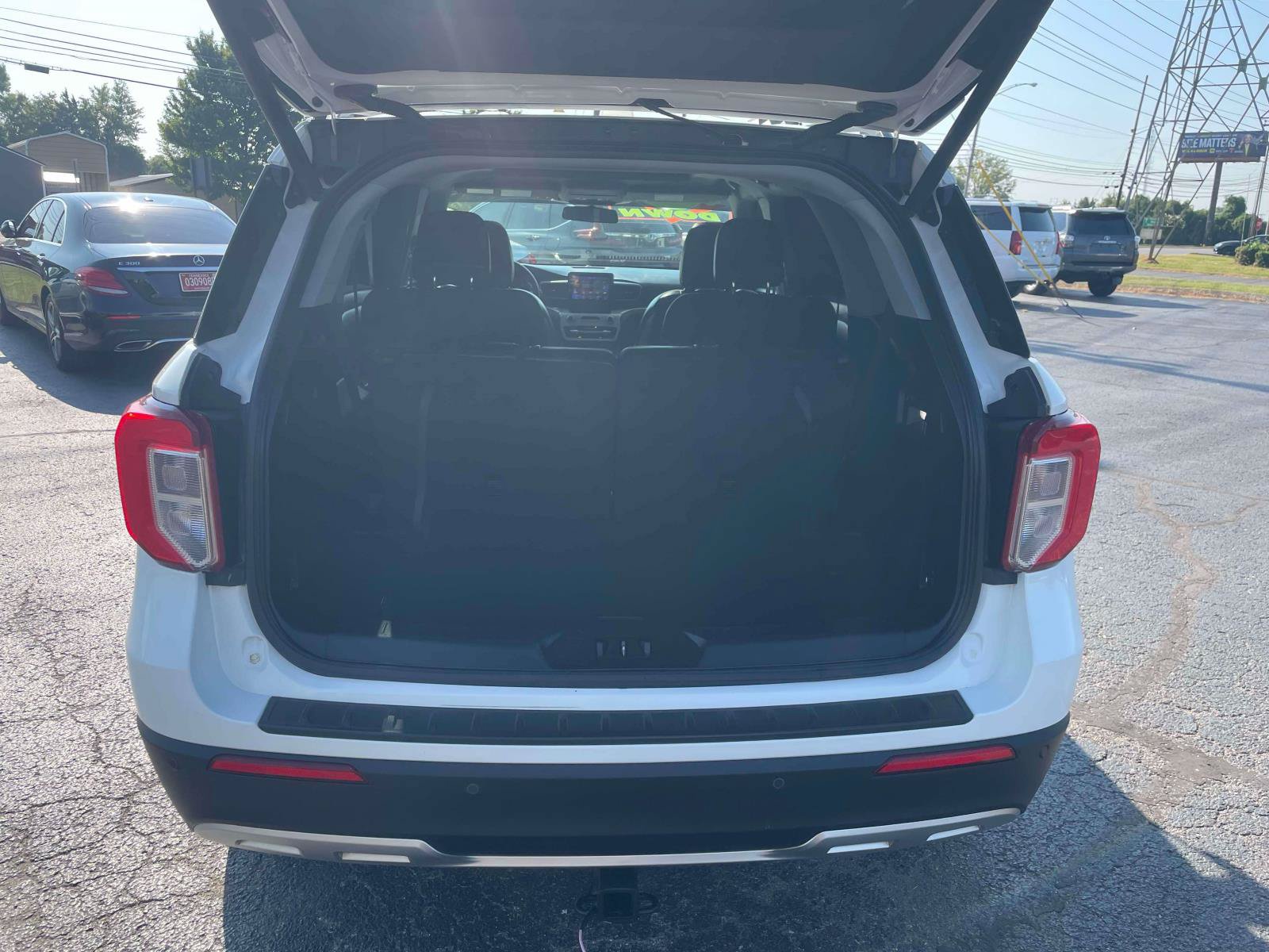 Used 2020 Ford Explorer XLT w/ Equipment Group 202A AWD/4WD image 6