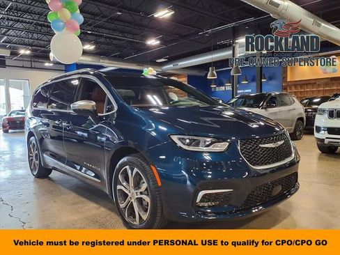Used 2024 Chrysler Pacifica Pinnacle image 1
