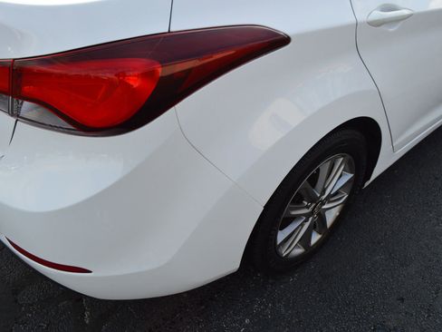 Used 2014 Hyundai Elantra SE w/ Option Group 02 FWD image 9