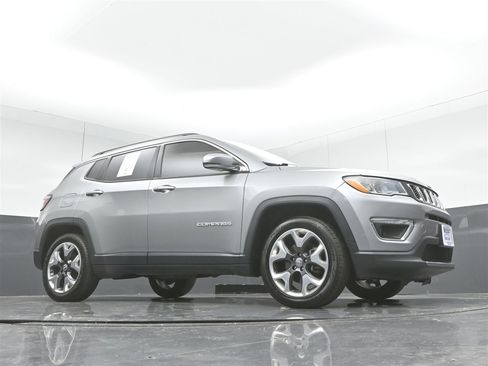 Used 2020 Jeep Compass Limited image 31