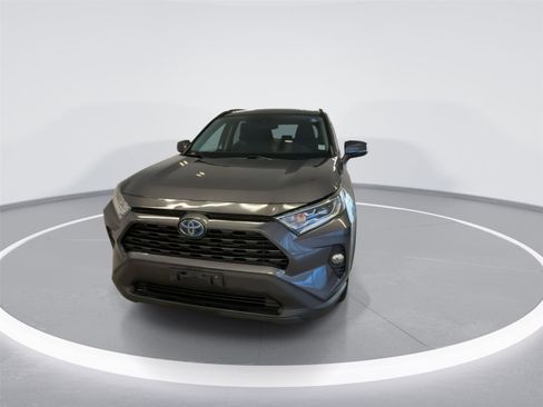 Used 2019 Toyota RAV4 XLE w/ Convenience Package image 3