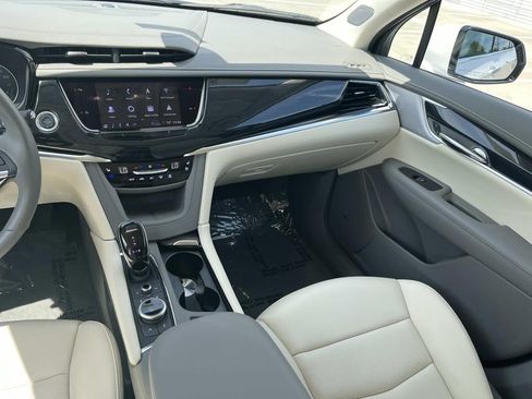 Used 2025 Cadillac XT6 Premium Luxury image 16