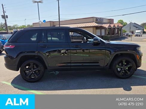 Used 2025 Jeep Grand Cherokee Limited w/ Luxury Tech Group II RWD image 18