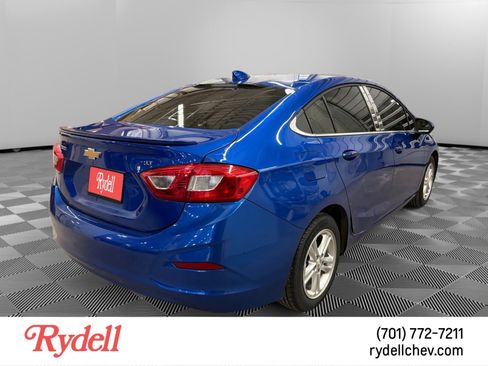 Used 2017 Chevrolet Cruze LT w/ Convenience Package image 3