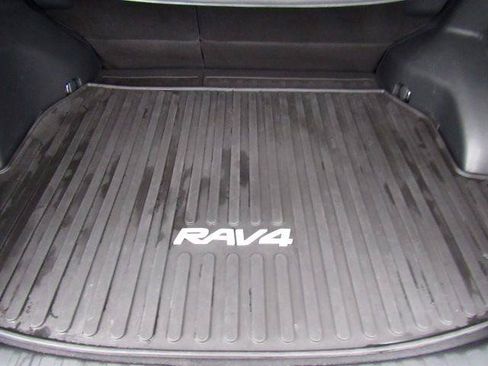 Used 2019 Toyota RAV4 XLE w/ All Weather Liner Package AWD/4WD image 46