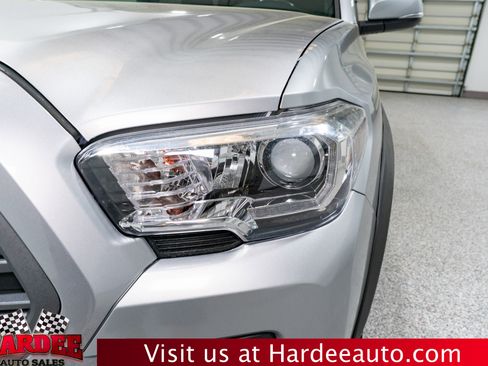 Used 2020 Toyota Tacoma TRD Off-Road w/ Technology Package image 8