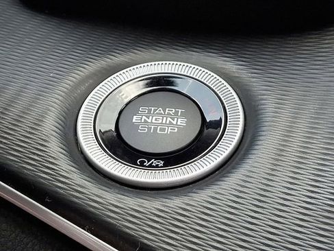 Used 2023 Jeep Grand Cherokee Laredo image 34