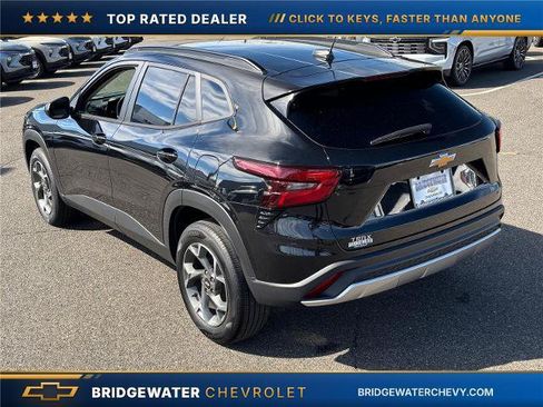 Used 2024 Chevrolet Trax LT w/ Driver Confidence Package FWD image 7