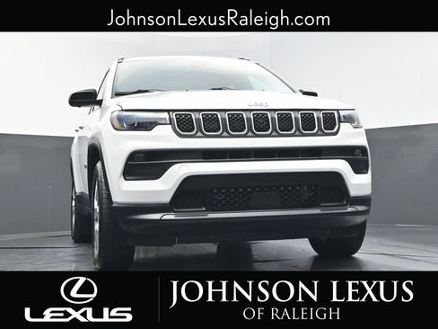 Used 2023 Jeep Compass Latitude w/ Sun and Sound Group AWD/4WD image 15