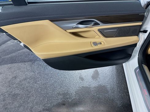 Used 2022 BMW 740i image 26