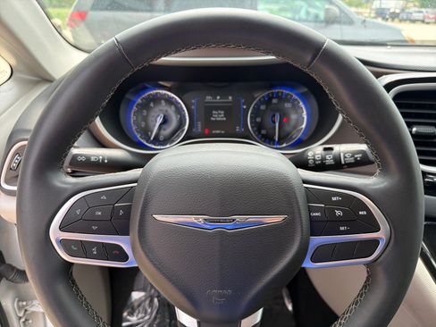 Used 2022 Chrysler Voyager LX FWD image 16