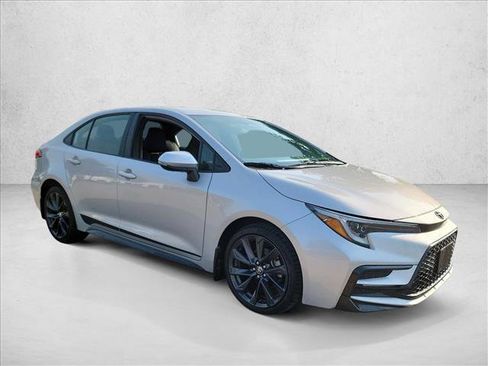 Used 2024 Toyota Corolla SE FWD image 3