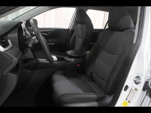 Used 2025 Toyota RAV4 XLE AWD/4WD image 5