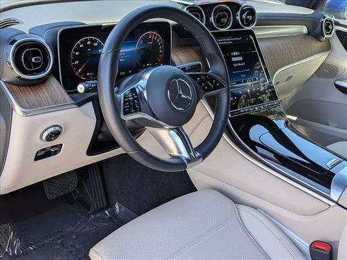Used 2025 Mercedes-Benz GLC 350e 4MATIC image 10