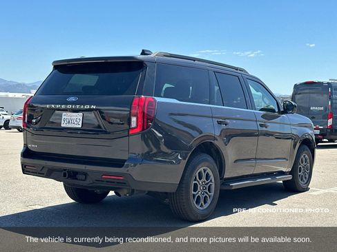 Used 2025 Ford Expedition Active AWD/4WD image 6