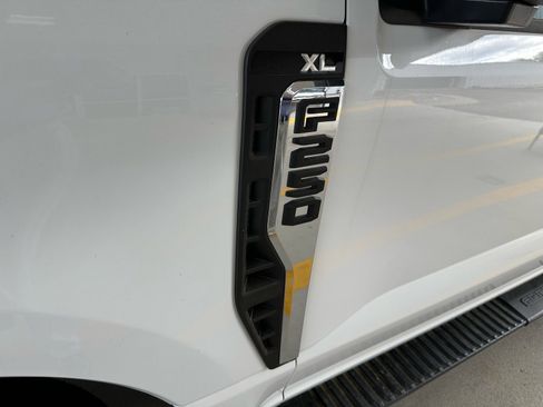 New 2026 Ford F250 XL w/ XL Chrome Package AWD/4WD image 4