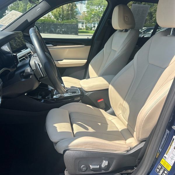 Used 2023 BMW X3 xDrive30i w/ Premium Package AWD/4WD image 3