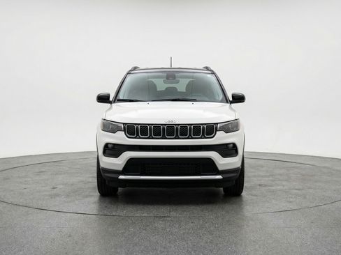 Used 2025 Jeep Compass Limited AWD/4WD image 2