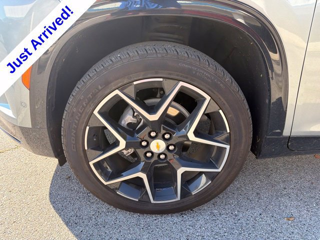 Used 2025 Chevrolet Traverse High Country FWD image 11