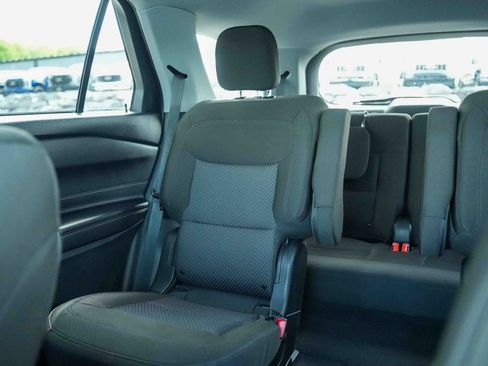 Used 2023 Ford Explorer XLT AWD/4WD image 41