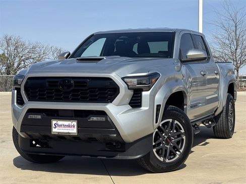 Used 2024 Toyota Tacoma TRD Sport image 2