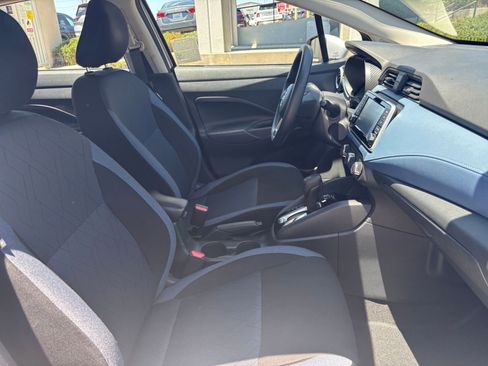 Used 2025 Nissan Versa SV FWD image 34
