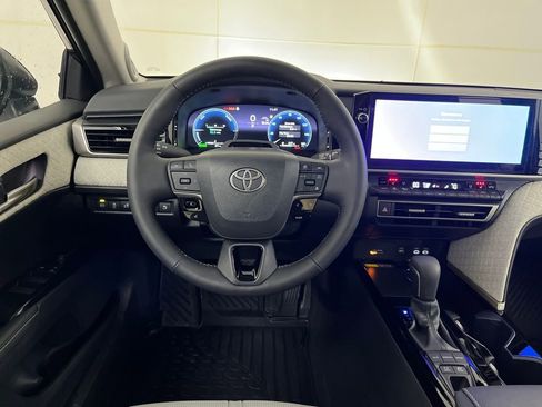 Used 2026 Toyota Camry XLE image 33