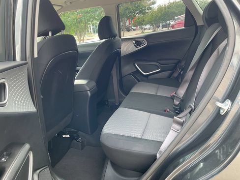 Used 2025 Kia Soul LX w/ LX Technology Package FWD image 9
