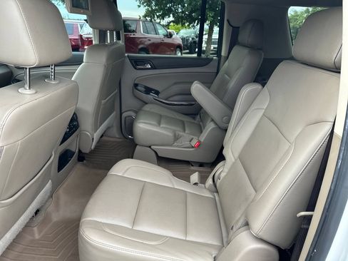 Used 2020 GMC Yukon XL SLT w/ Premium Edition RWD image 33