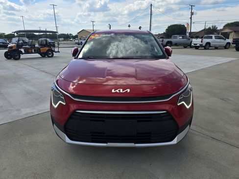Used 2024 Kia Niro LX FWD image 8