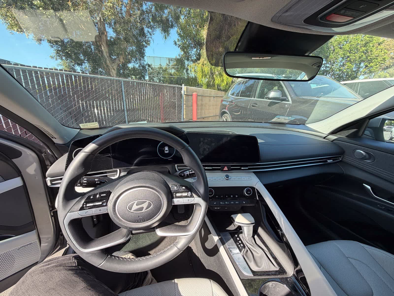 Used 2025 Hyundai Elantra Limited FWD image 7