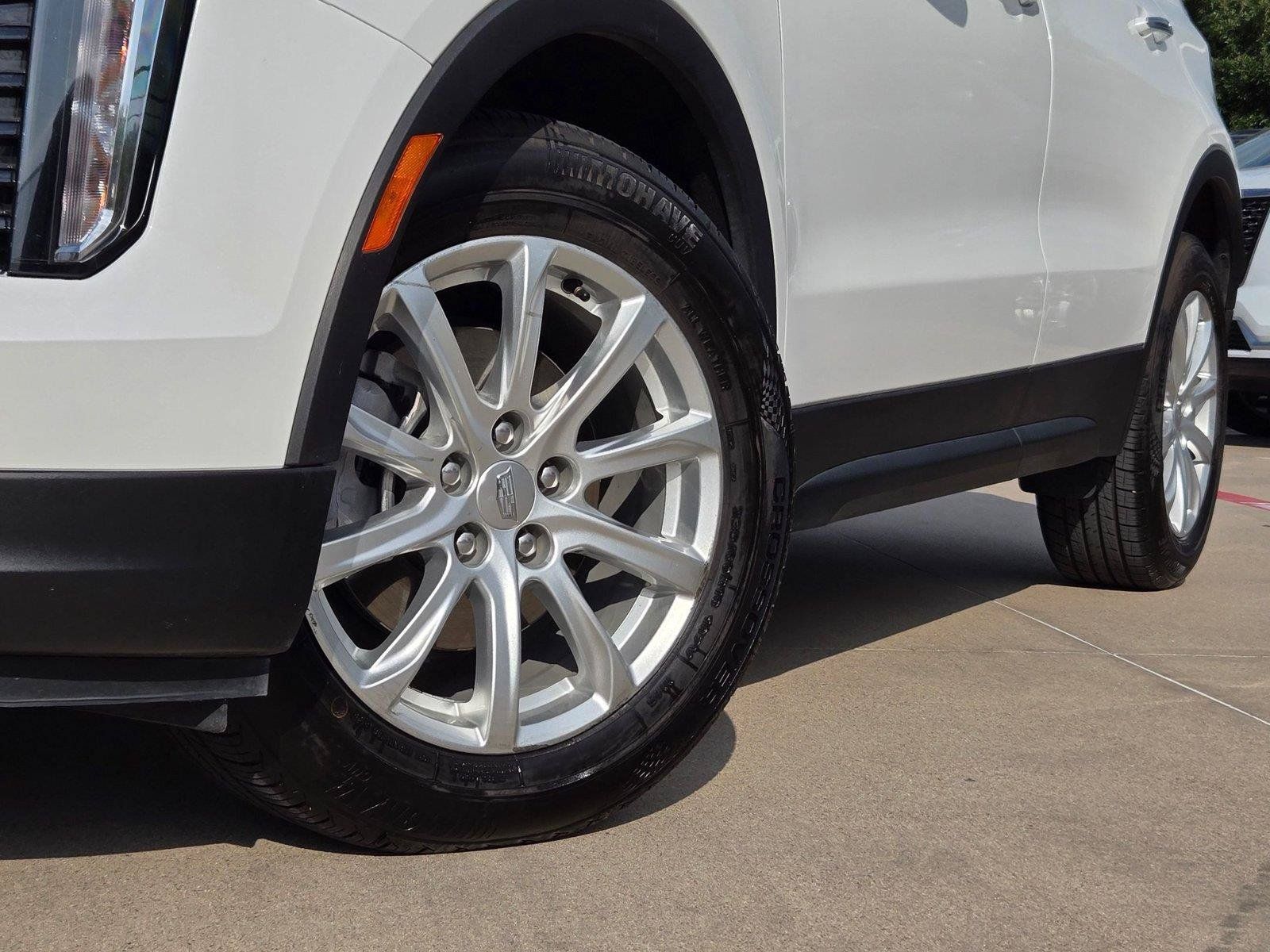 Certified 2023 Cadillac XT4 Luxury w/ Cold Weather Package FWD image 8