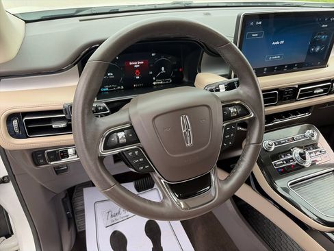 Used 2023 Lincoln Nautilus AWD w/ Premium Package image 19