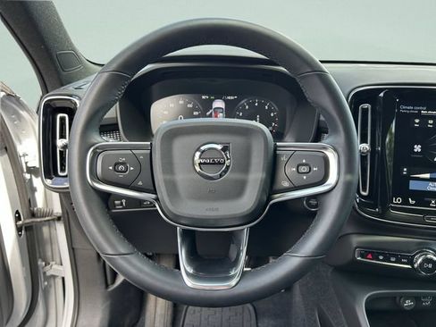 Used 2022 Volvo XC40 T5 R-Design w/ Advanced Package AWD/4WD image 32