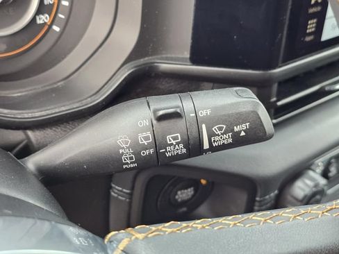 Used 2024 Jeep Wrangler Unlimited Sahara AWD/4WD image 19