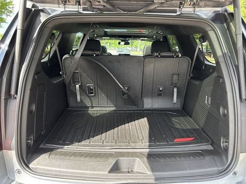 Used 2023 GMC Yukon XL SLT AWD/4WD image 8