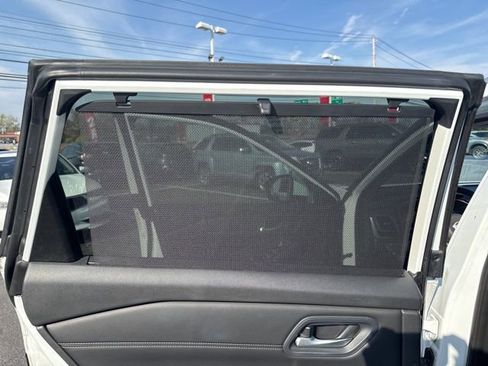 Used 2024 Nissan Rogue SV w/ SV Premium Package image 21